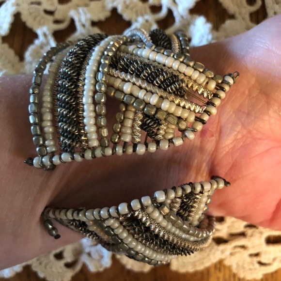 Black, silver and white beaded bracelet - Picture 2 of 3